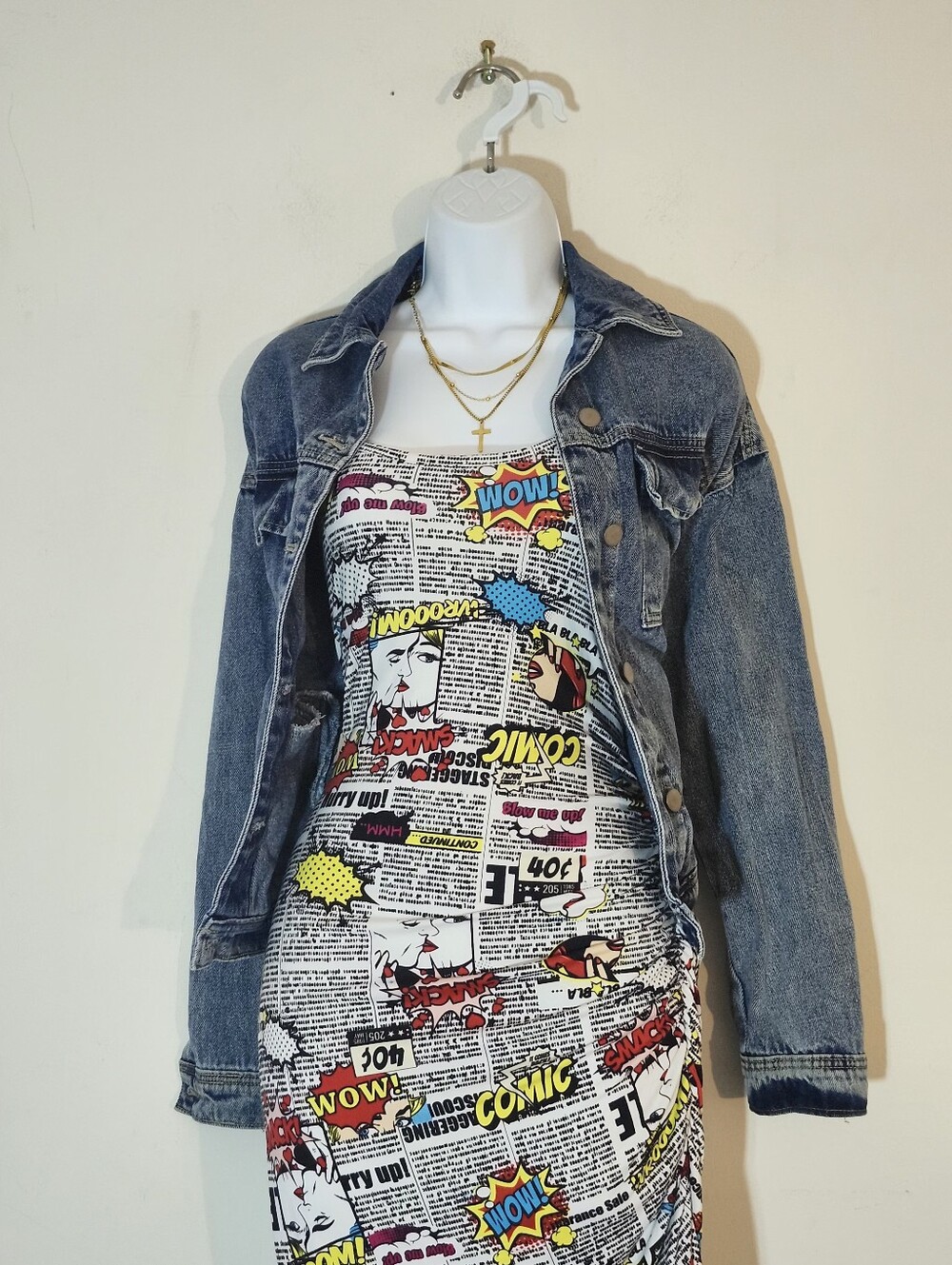 Almost Famous Sleeveless Comic Print bodycon dress Size:L Color : Black/White/Mu
